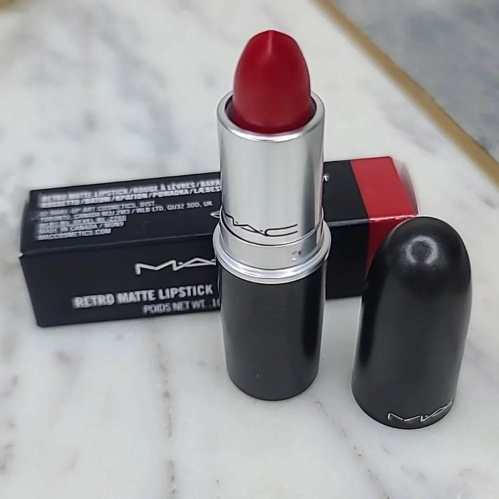 MAC Cosmetics Long-Wear Retro Matte Lipstick in Ruby Woo 707 - NWT/NIB